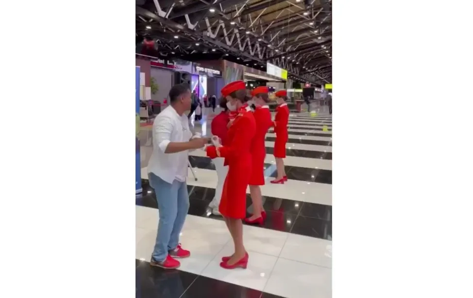 ¡A ritmo de bachata! Celebran salida del primer vuelo desde Rusia hasta Punta Cana