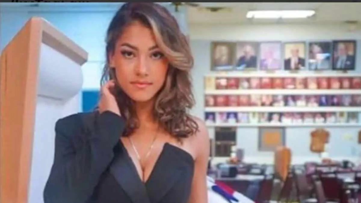 Influencer sube foto posando sensualmente junto al cadáver de su padre y defiende su acción