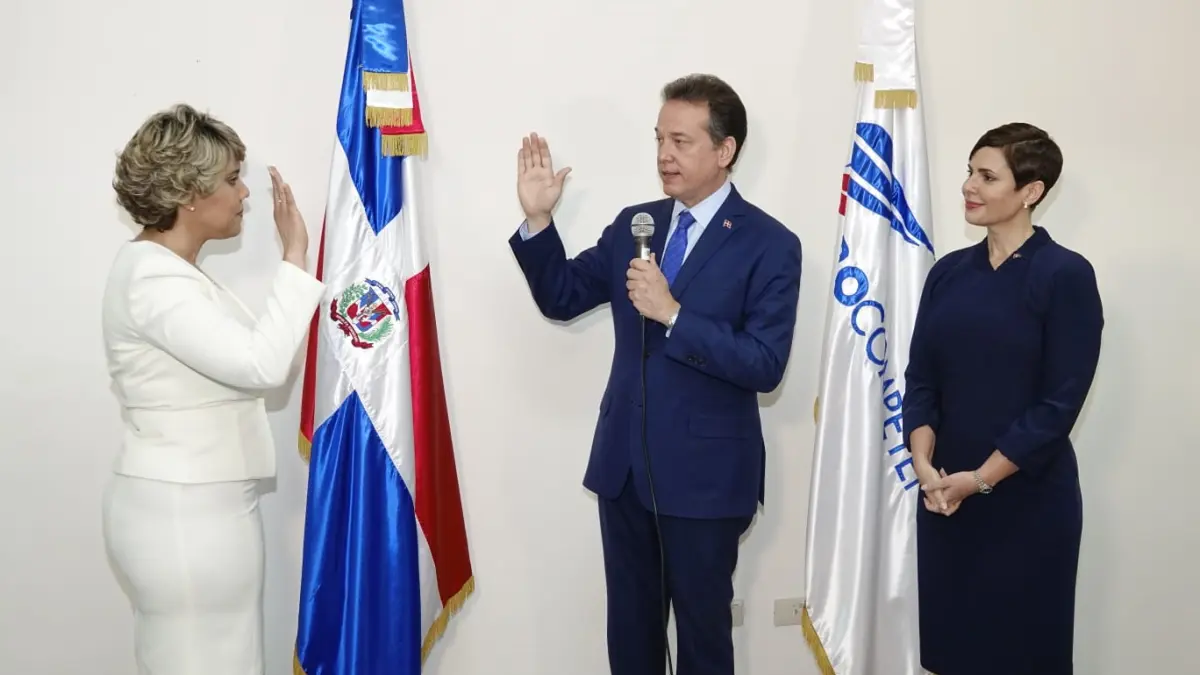 Juramentan en Procompetencia a María Elena Vásquez, hija de Chú Vásquez