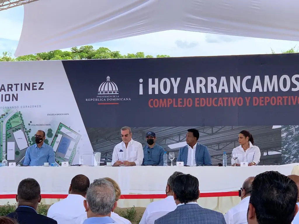 Video: Pedro Martínez y el Gobierno construyen en alianza complejo educativo en Manoguayabo