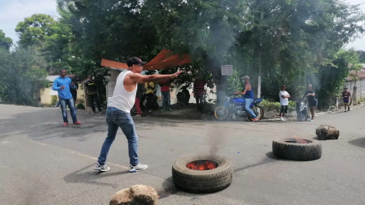 Comunitarios protestan por el sacrifico de cerdos de parte de Agricultura