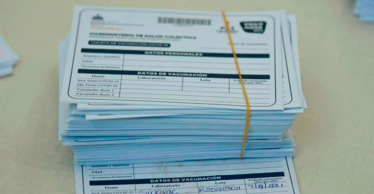 Gobierno apela a la estrategia del premio y castigo para estimular a que se vacunen