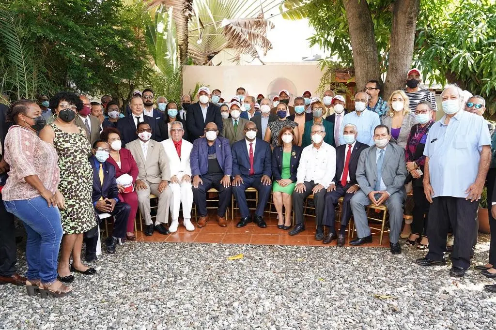 Editrudis Beltrán recibe apoyo de movimiento «Académicos, Empleados y Estudiantes en Marcha»