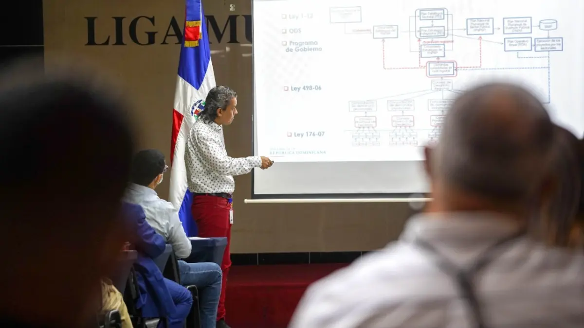 Liga Municipal y MEPyD capacitan técnicos de las alcaldías para fortalecer Ordenamiento Territorial