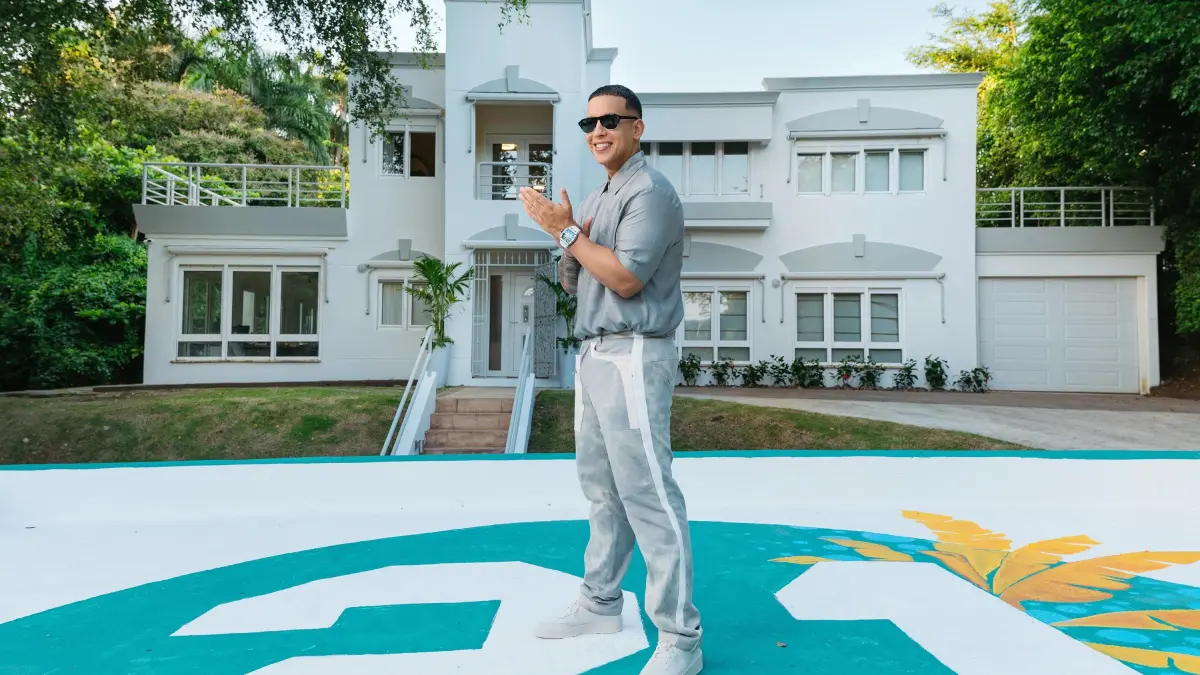 Daddy Yankee abre las puertas de su mansión para una experiencia única