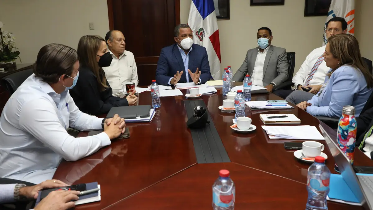 Intrant, Mitur, Uber y Asonahores se reúnen para afinar detalles en operación de servicios