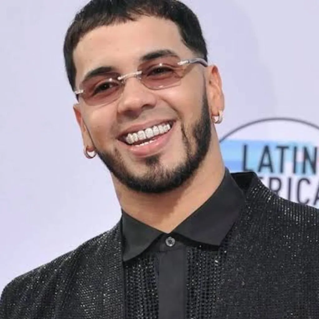 Anuel AA recuerda a Karol G en la canción McGregor