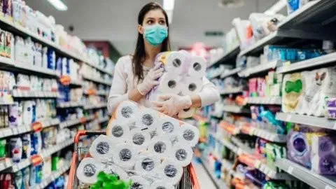 Alquilan por horas un supermercado todas las semanas para poder hacer solos la compra