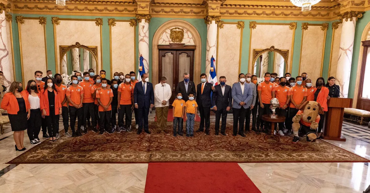 El Presidente Luis Abinader recibió a Cibao FC, campeón de la LDF 2021