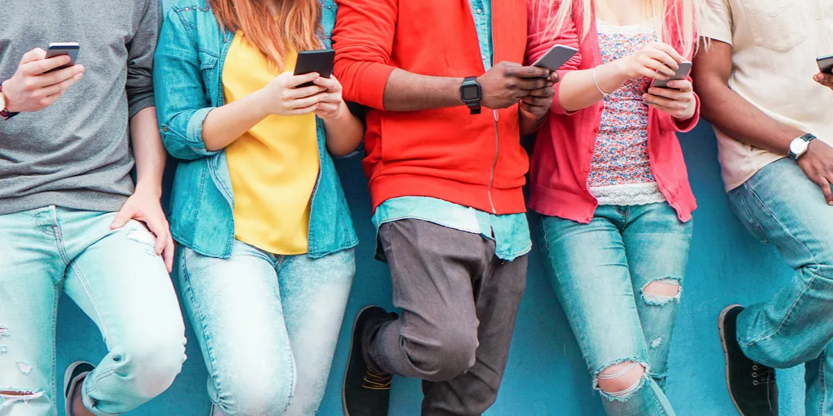 ¿Generación muda? viven pegados al celular pero odian hablar por teléfono