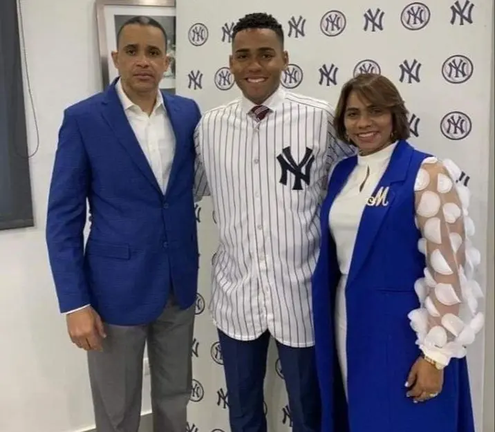 Yankees de New York firman hijo del exdirector de la Policía Nacional