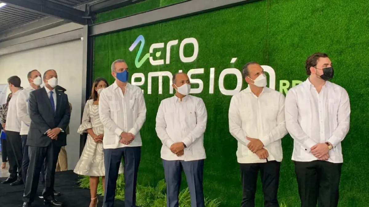 Abinader participa en inauguración del primer centro de servicios exclusivo para autos eléctricos en RD