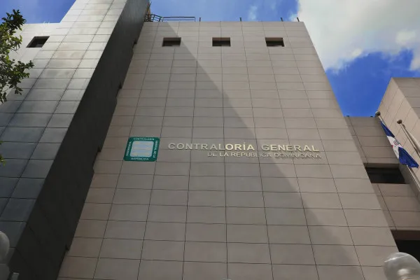 Contralor: Fue destituido hombre que incautó los 20 vehículos de los militares