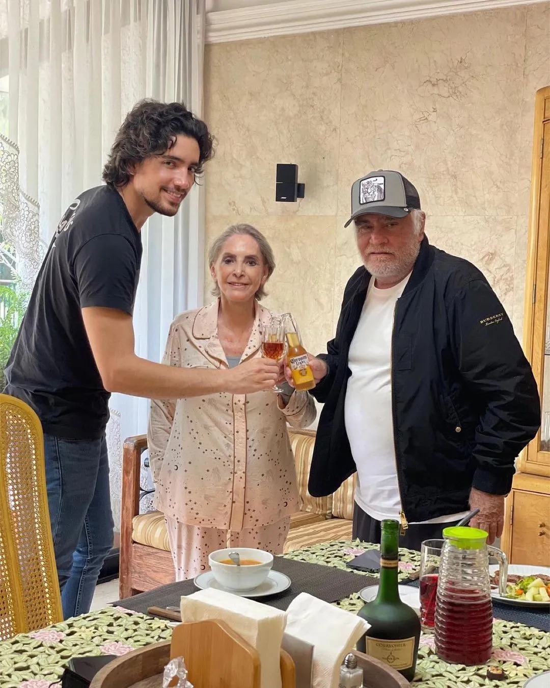 Alex Fernández comparte última foto tomada junto a su abuelo Vicente