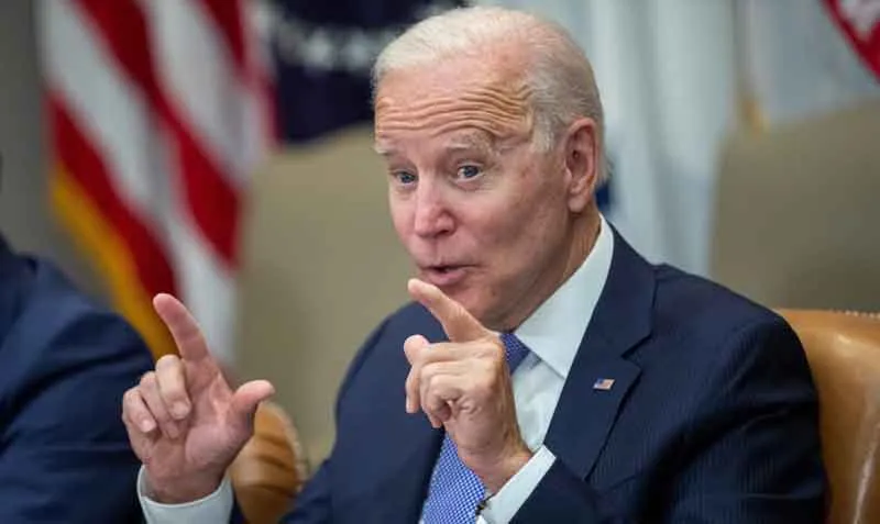 Biden movilizará personal militar y dispondrá de más pruebas ante ómicron
