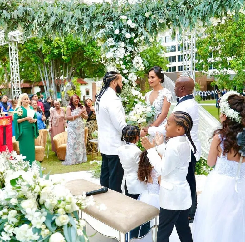 El Alfa contrajo matrimonio con su pareja de hace 17 años y madre de sus hijos