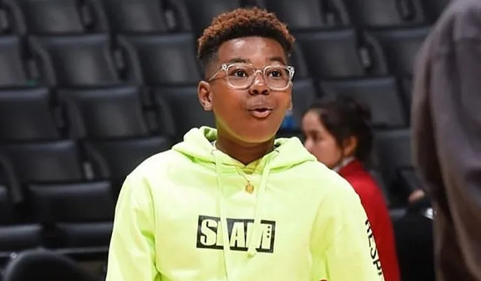 Hijo menor de Lebron James hace su primer donqueo en la cancha