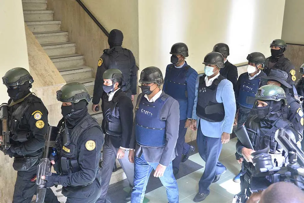 Firman dispositivo que ordena traslado de generales a Najayo-Hombres