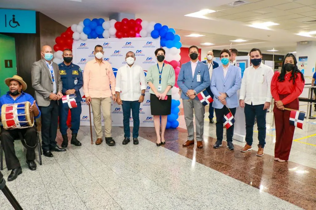 Departamento Aeroportuario encabeza bienvenida a dominicanos visita a RD por festividades navideñas