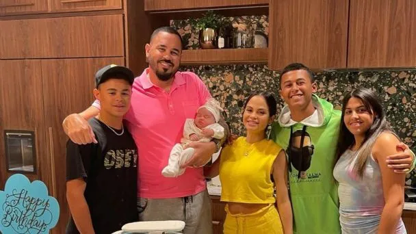 Productor Raphy Pina anuncia que él y su esposa, Natti Natasha, tienen covid