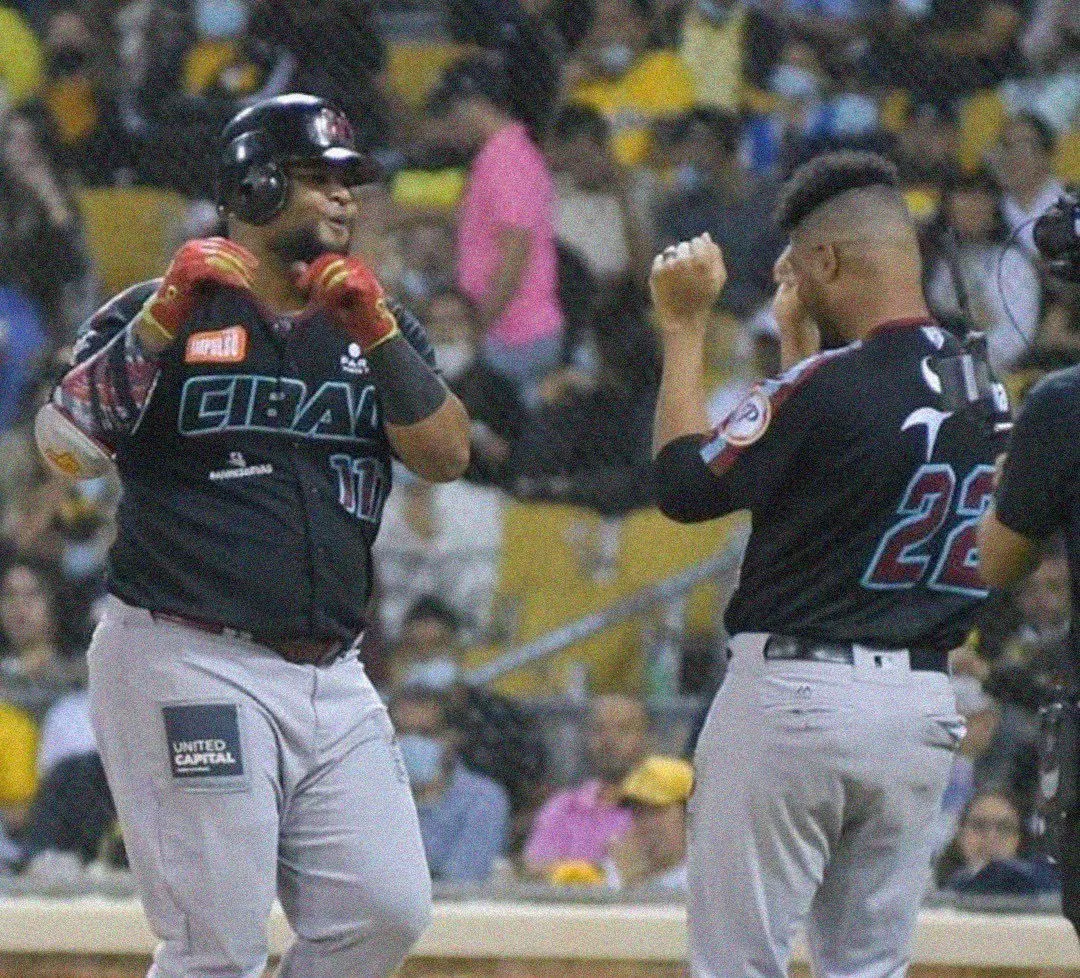 Gigantes derrotan a las Águilas y se clasifican a la postemporada