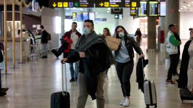 Ómicron causa un bajón del 20 por ciento en el tráfico aéreo europeo