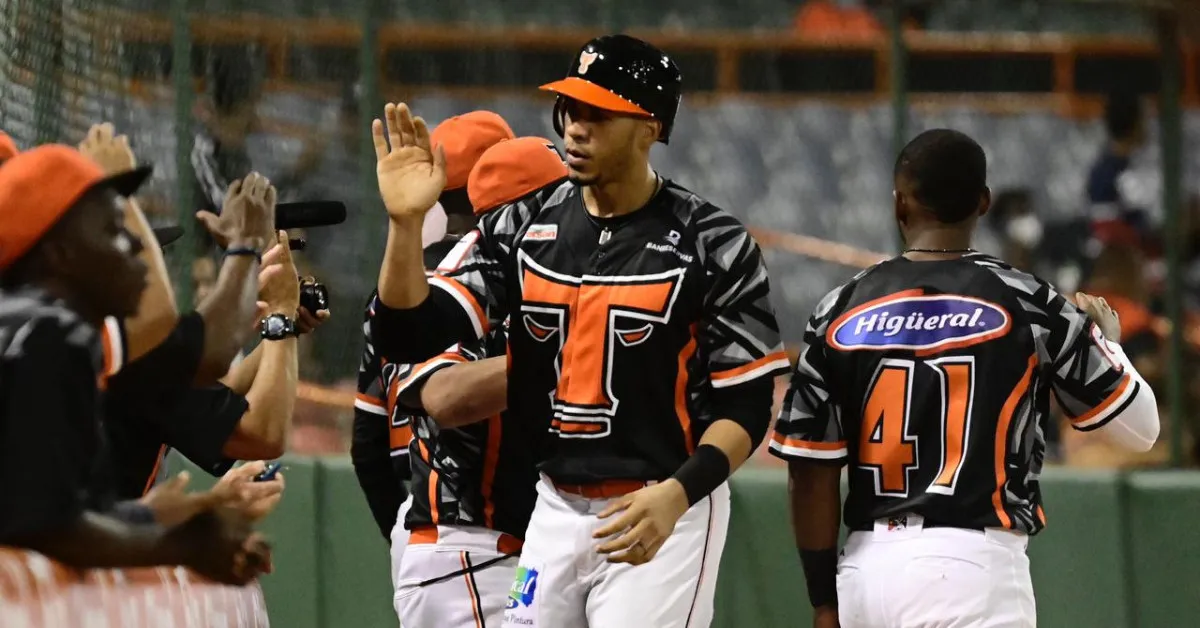 Toros blanquean a las Estrellas en el Corral
