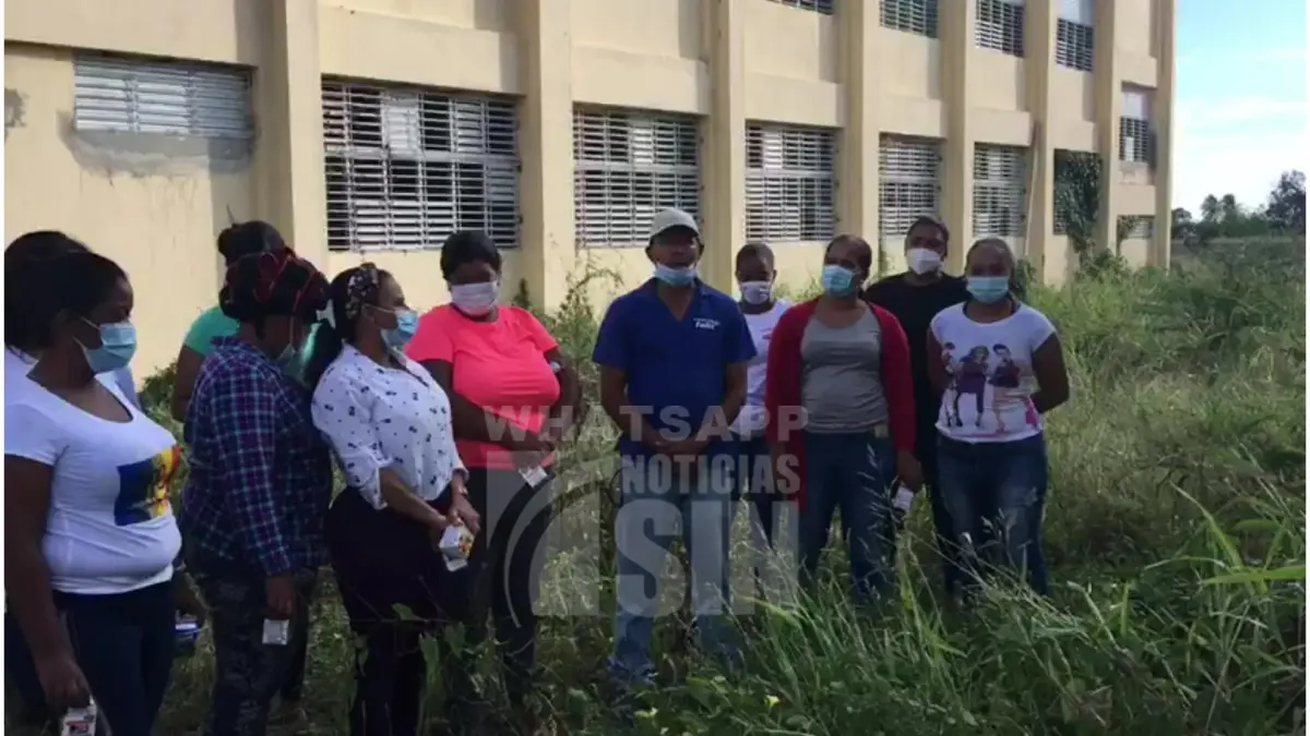 Video: Padres demandan terminación de escuela en Tábara Arriba de Azua