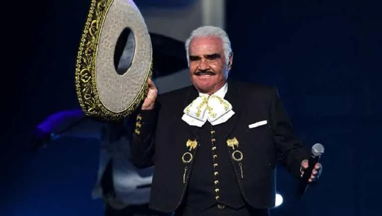 Vicente Fernández sigue en “estado crítico” y con pronóstico reservado
