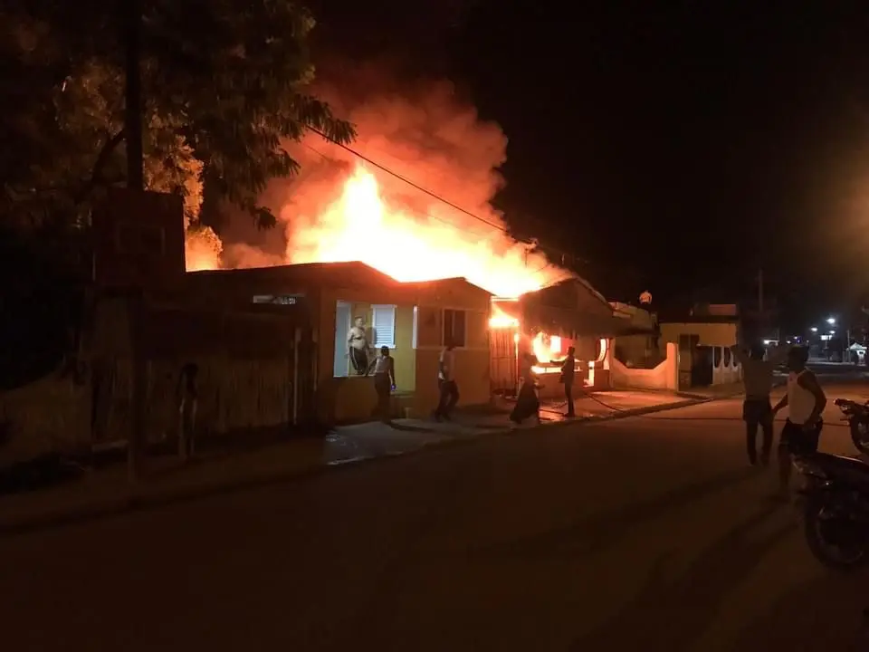 Video: Anciana de 78 años muere calcinada en incendio en Montecristi