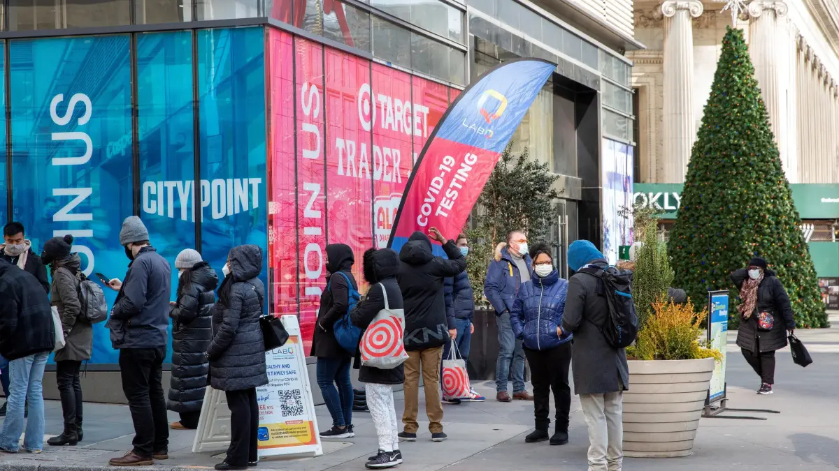 Ómicron comienza a retroceder en EEUU pese a que siguen subiendo las muertes