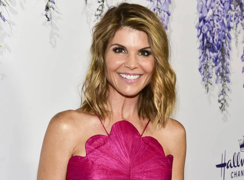 Roban a la actriz Lori Loughlin más de 1 millón de dólares en joyas