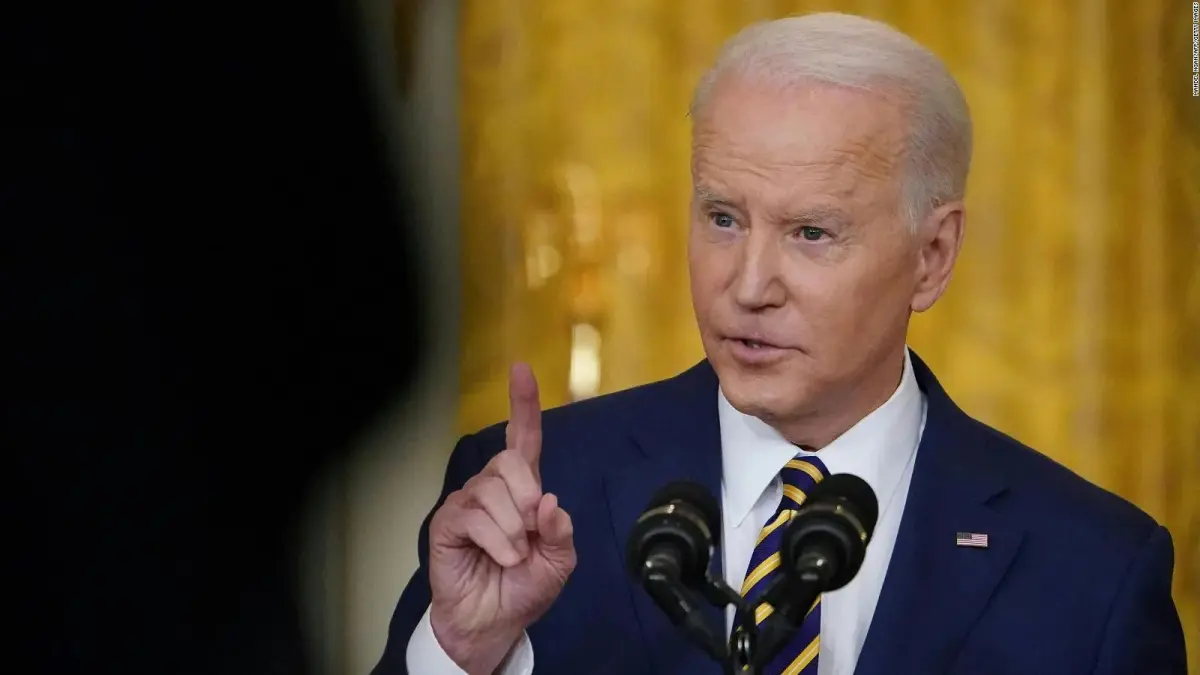 Biden llama al Congreso a incluir enmienda de equidad de género en la Constitución