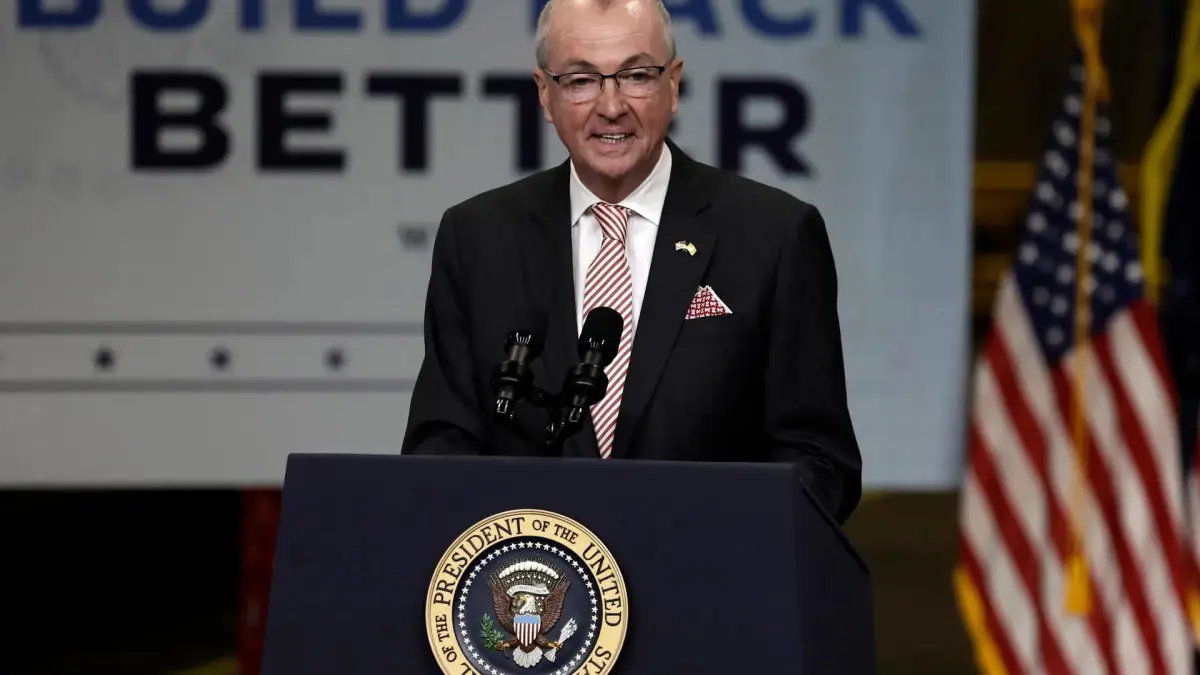 Critican gobernador Murphy por manejo de fondos de trabajadores