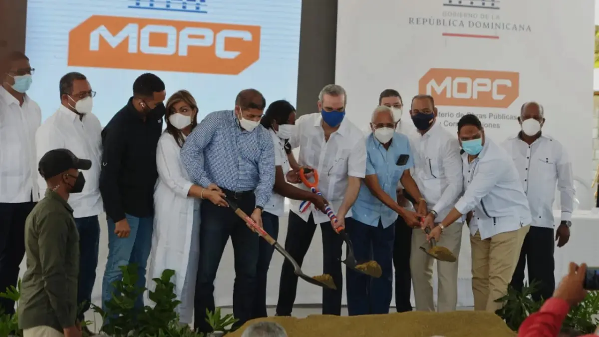 Abinader deja iniciada la reconstrucción de la carretera Comendador-Guaroa