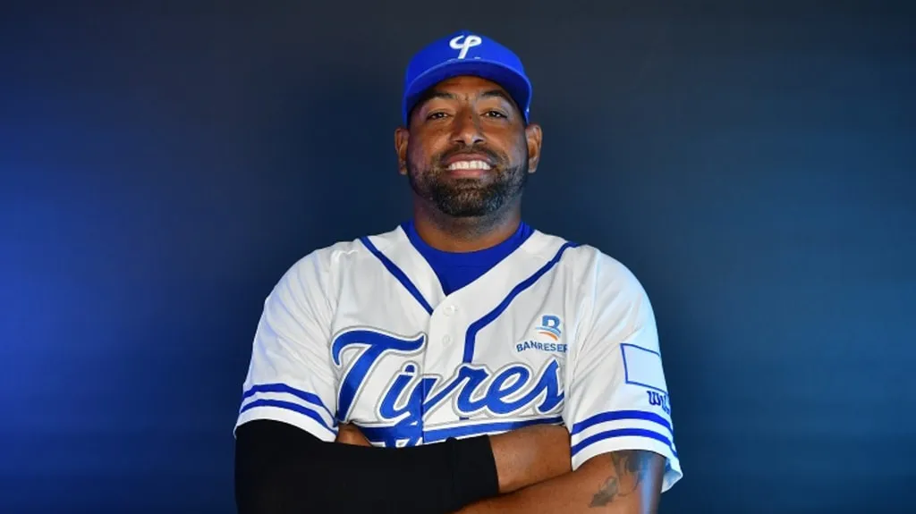 César Valdez va a protocolos de salud por COVID-19