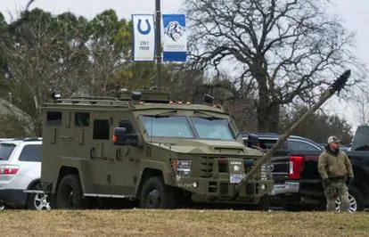 Liberan a uno de los rehenes secuestrados en una sinagoga de Texas