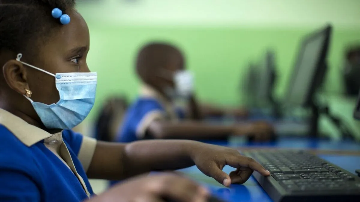 Presencia mínima de alumnos y maestros en escuelas tras reinicio año escolar