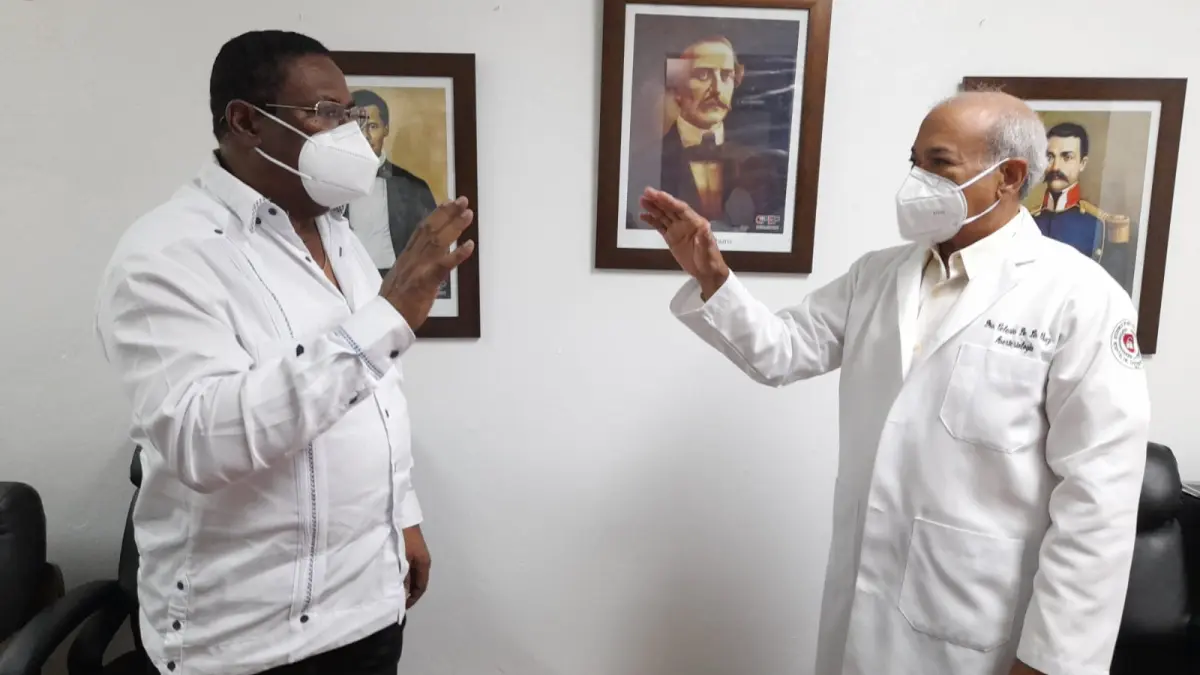 Posesionan nuevo director en el Hospital Salvador B. Gautier