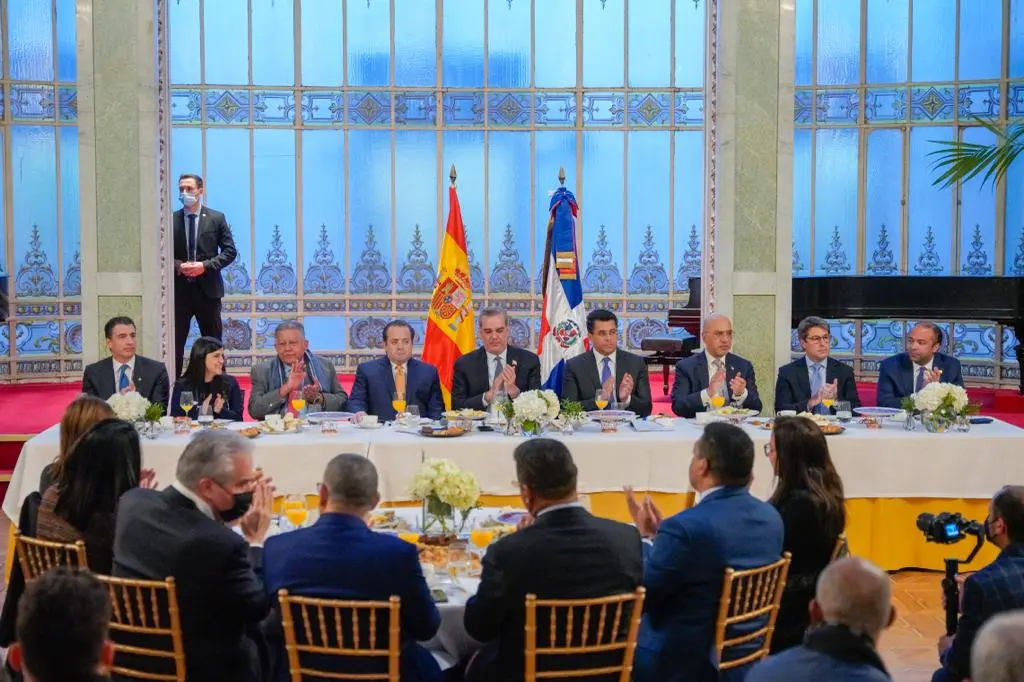 RD firma acuerdos con empresas por un valor de más de US$ 2,000 millones