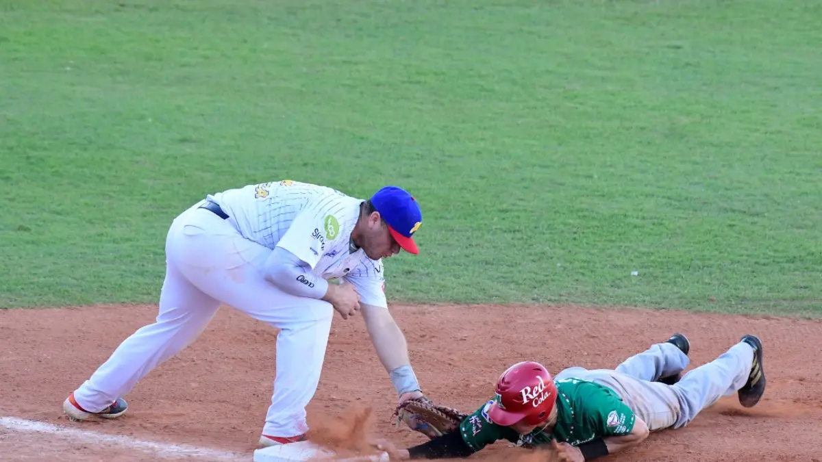 Venezuela blanquea cinco por cero a México