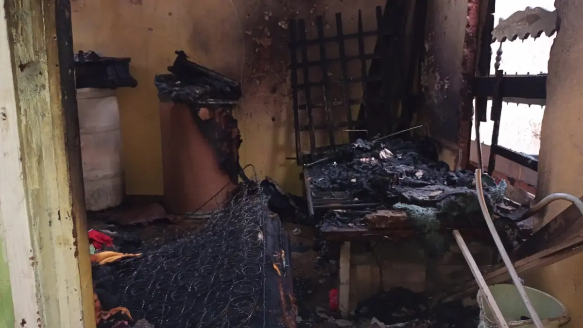 Por celos, mujer provoca incendio que destruye varias casas en Monte Cristi