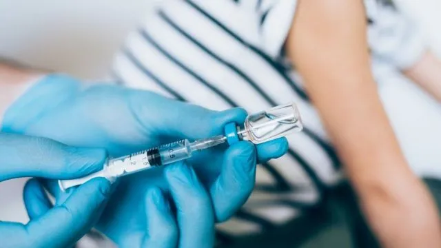 Ministro de Salud cree que en marzo llegará vacuna Pfizer para niños