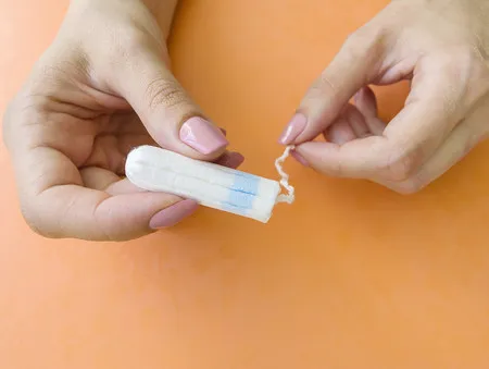 ¿Una niña de 13 años puede usar tampones o solo las mujeres adultas?