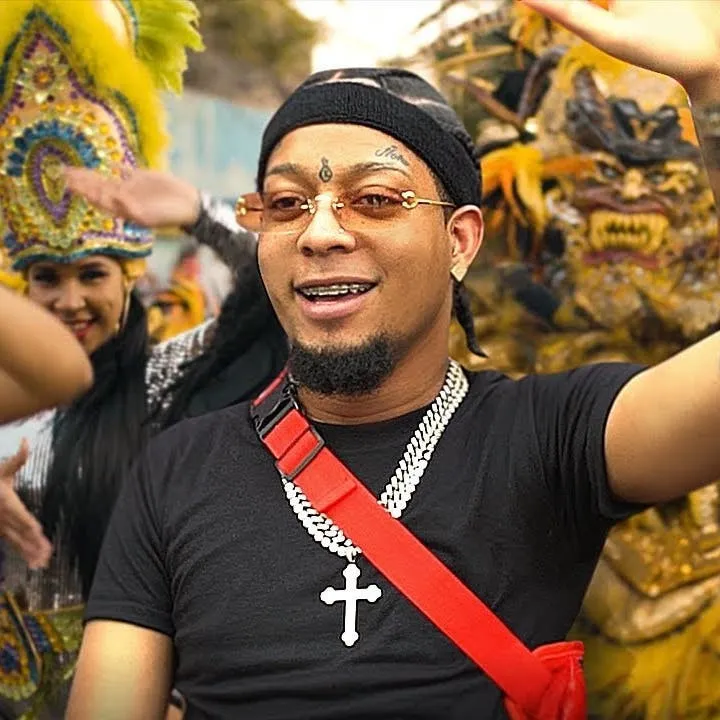 RochiRD da muestras de su calidez humana al donar 10 mil dólares para implante coclear