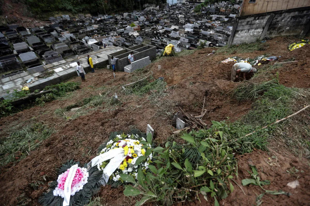 Petrópolis suma 152 muertes por lluvias y continúa búsquedas con dificultades