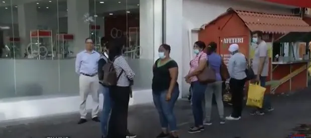 Ciudadanos a favor y en contra por eliminación de medidas restrictivas contra el COVID-19