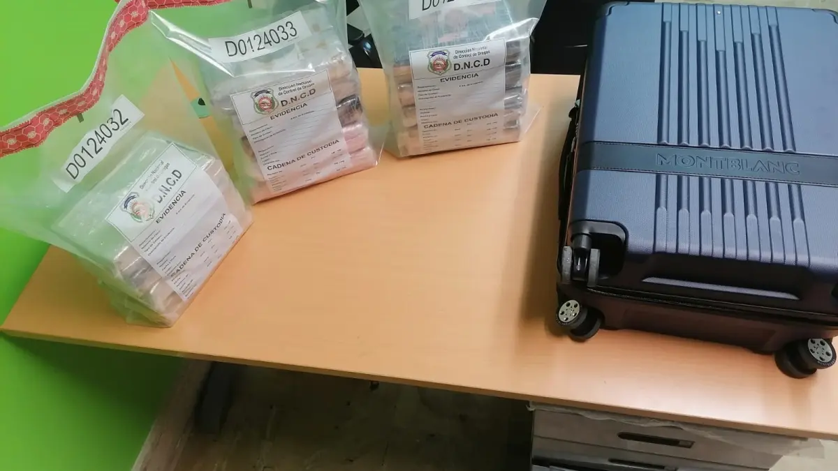 Video: Detienen nacional belga con 14 paquetes presumiblemente cocaína en aeropuerto Punta Cana