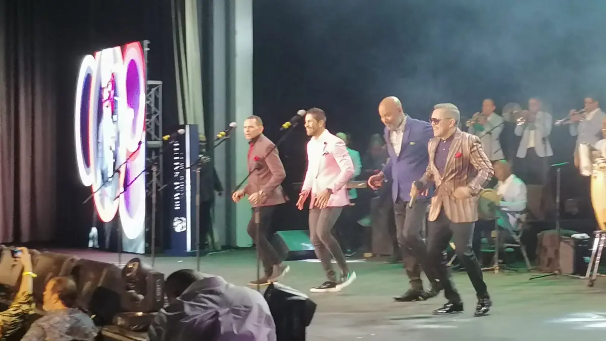 Salsa de Oscar de León y merengue de Los Rosario revientan teatro La Fiesta del Hotel Jaragua