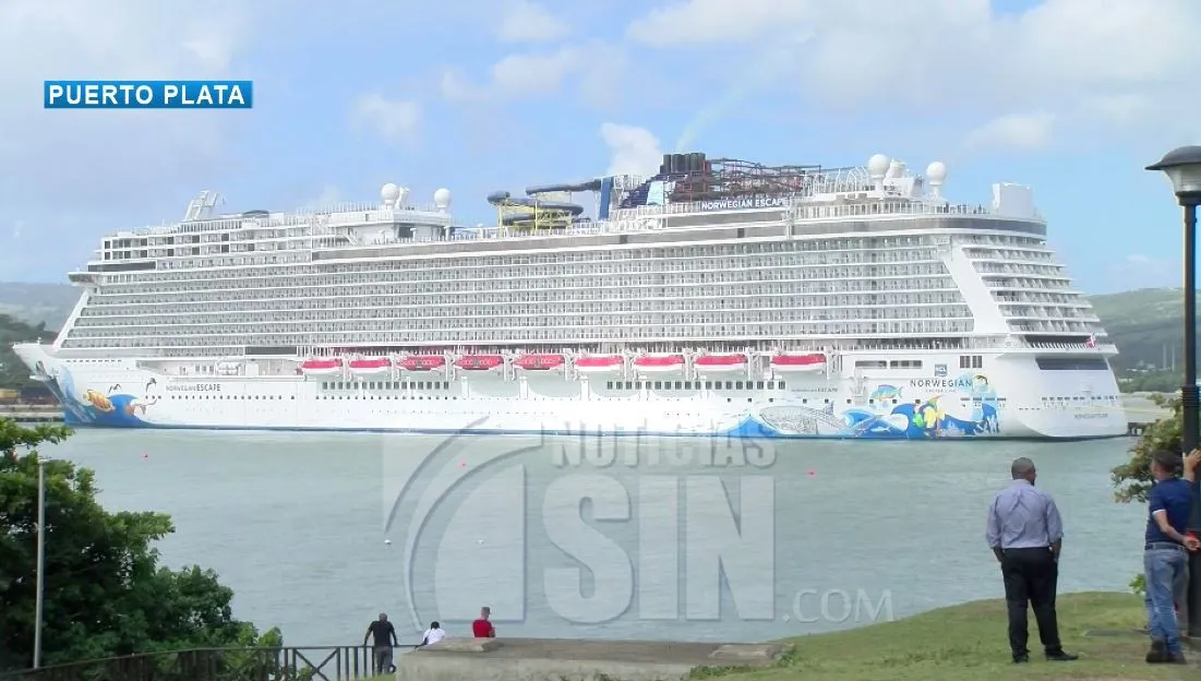 Desencallan crucero en Bahía de Puerto Plata; reiniciará recorrido habitual
